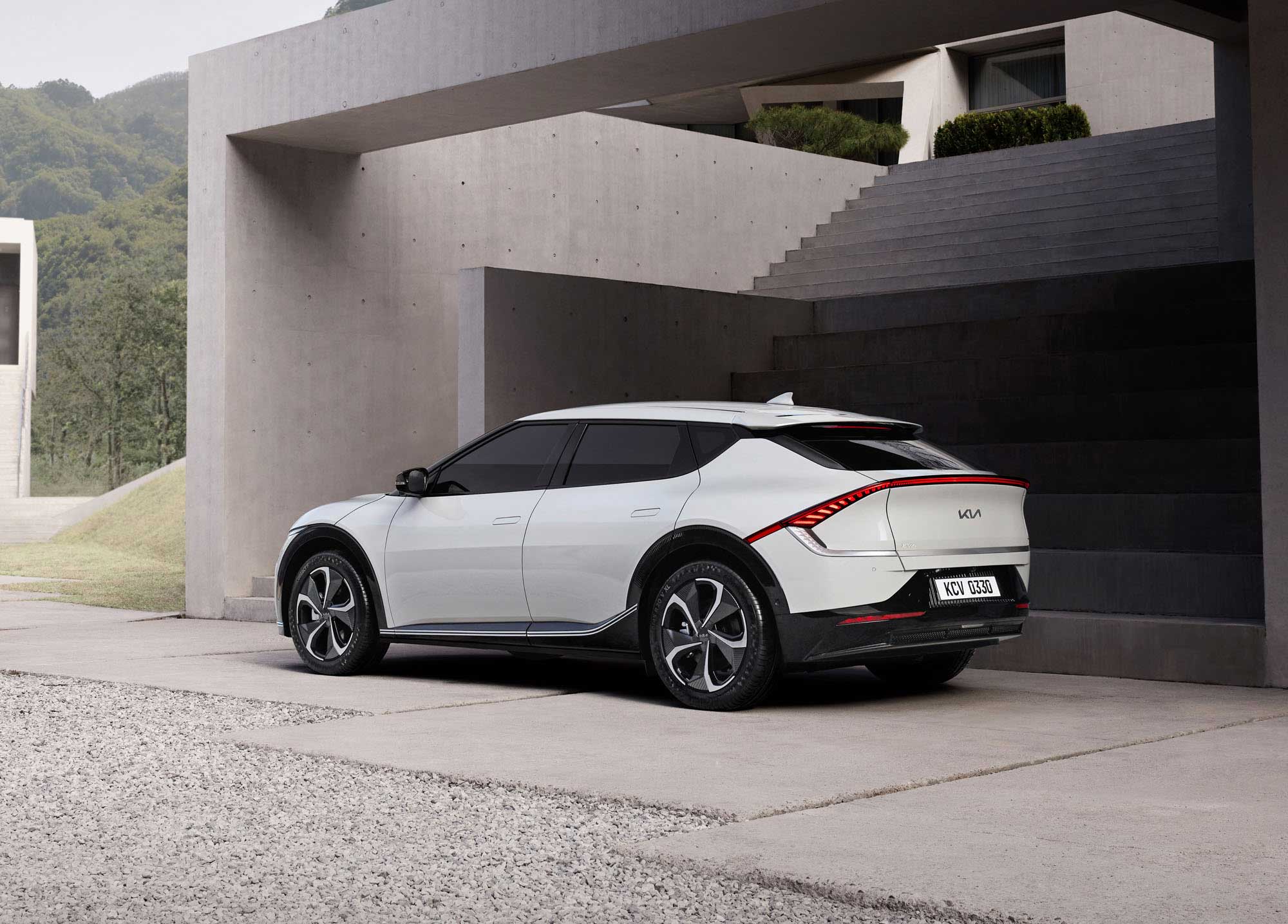 Kia EV6 серого цвета