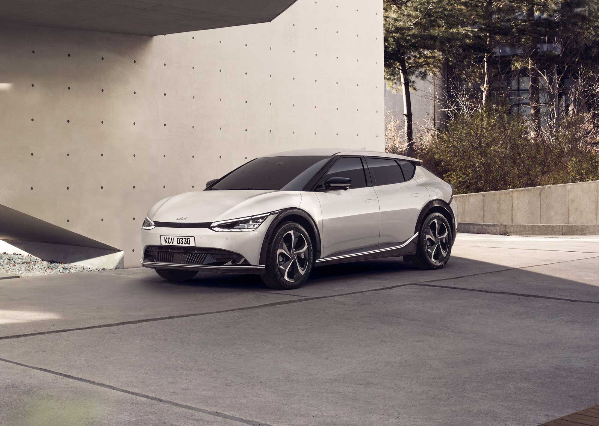 Kia EV6 серого цвета