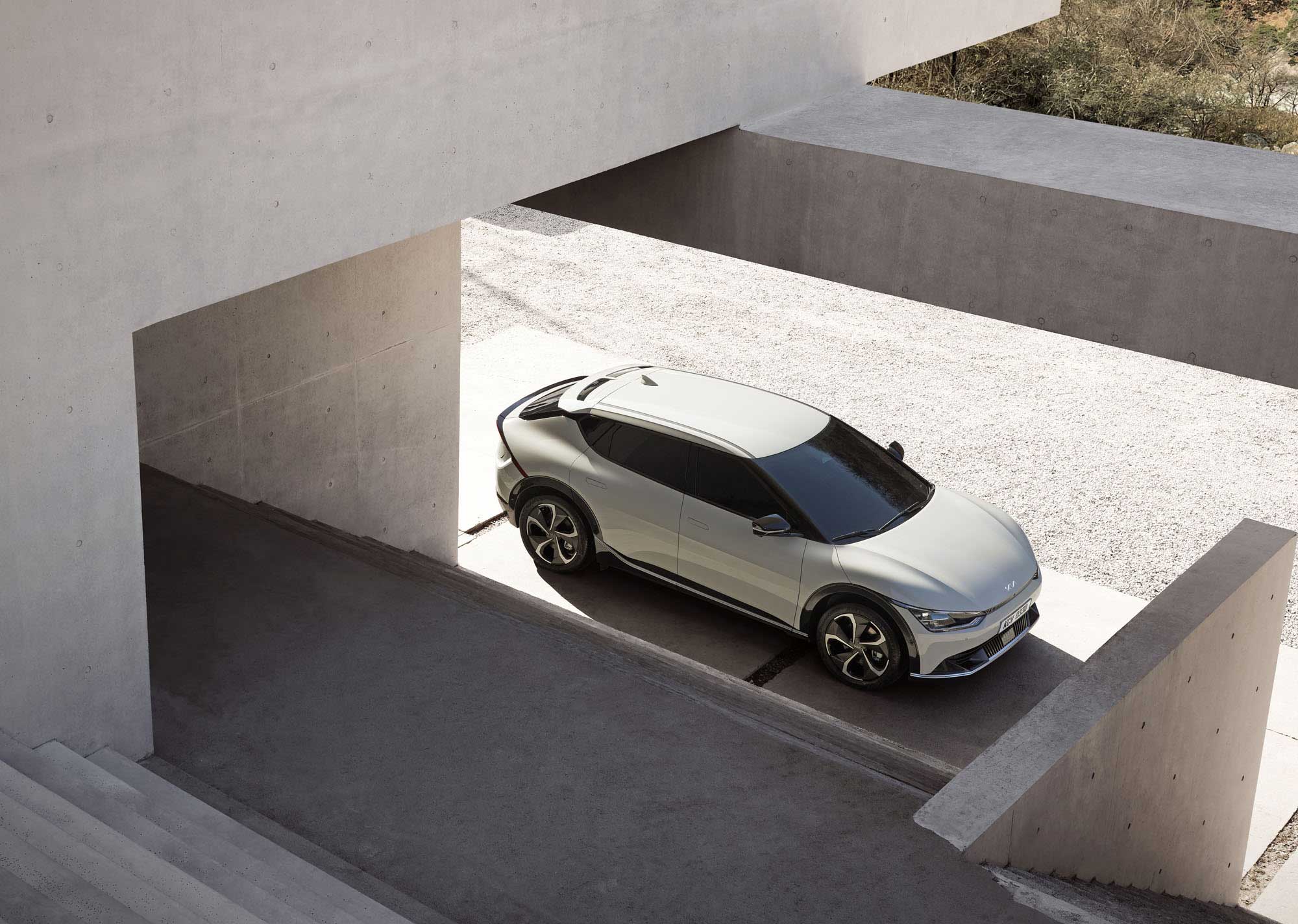 Kia EV6 серого цвета