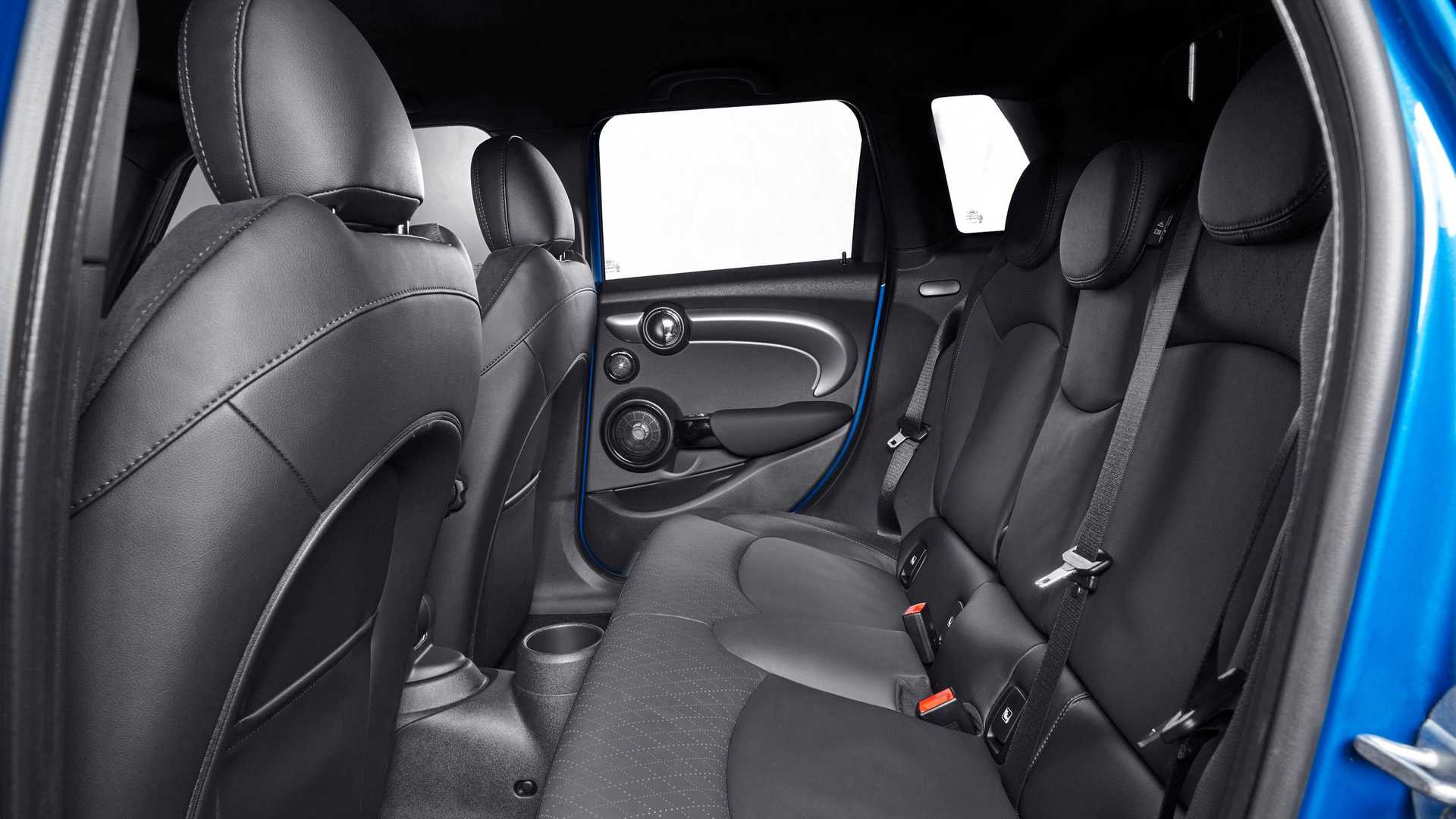 mini cooper s5 turer 2021 задние сиденья