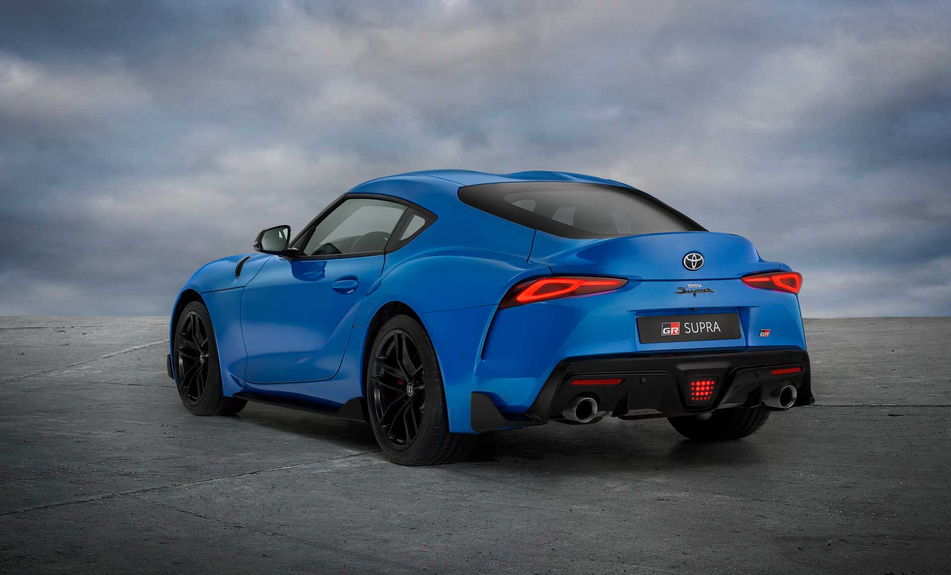 Toyota Supra Jarama Racetrack Edition синего цвета