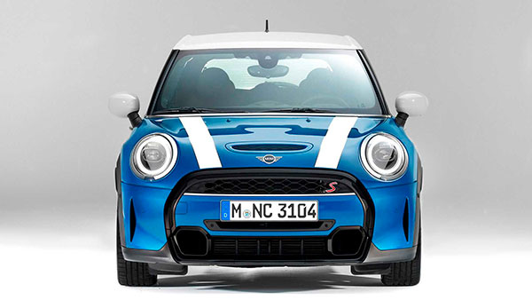 mini cooper s5 turer 2021 синего цвета с белыми полосами