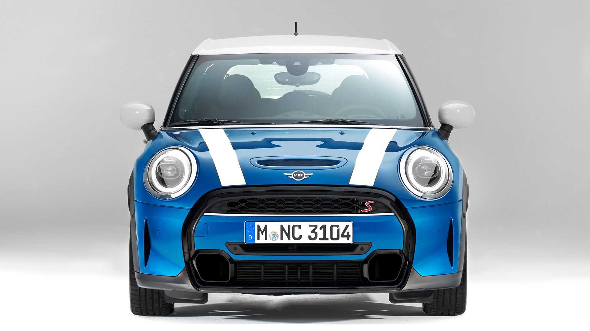 /userfiles/mini cooper s5 turer 2021 синего цвета с белыми полосами